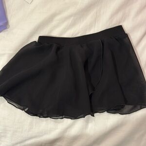 NWOT Eurotard black dance skirt - size small